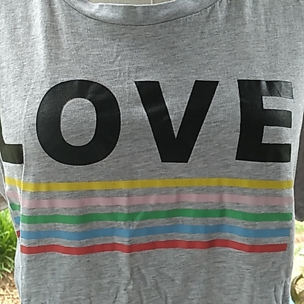 Cropped LOVE shirt large rainbow 🌈 - Picture 2 of 3